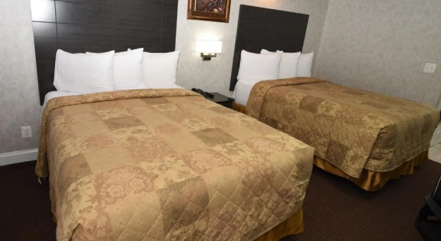 Четырёхместный номер Deluxe Country View Inn & Suites Atlantic City