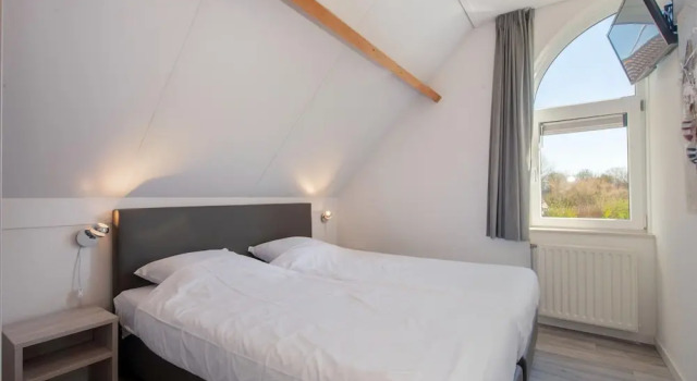 Comfortable Villa With Combi-microwave, Near the Beach