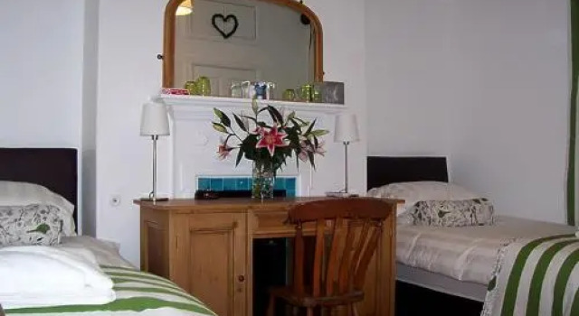 Browns Rooms, Забронировать Отель Отели Клиторпс 4 звезды, рядом с Parkway Cinema, Cleethorpes, 4*