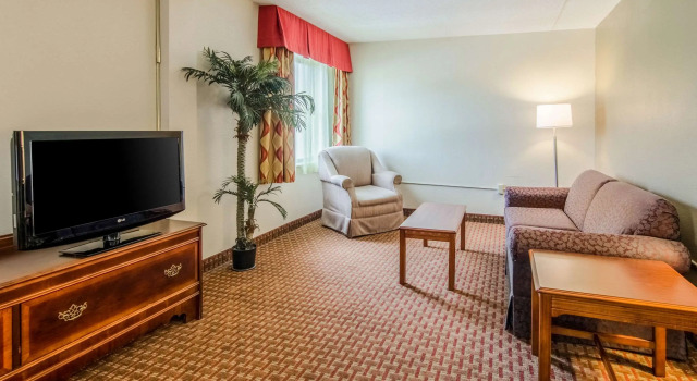 Quality Inn & Suites Lexington, Book Hotel Lexington Virginia