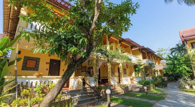 Номер Superior с балконом и с видом на сад Vinh Hung Riverside Resort & Spa
