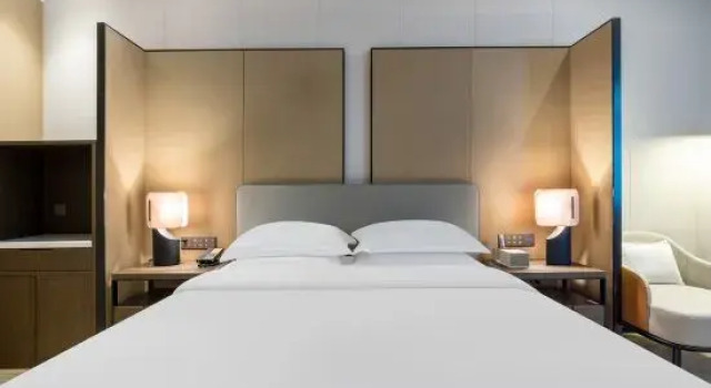 Люкс Business Jinyi  Hotel (Baotou East Railway Station )