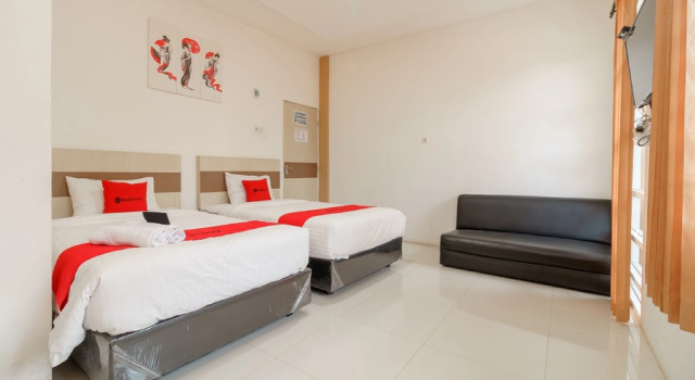 RedDoorz near Palembang Trade Center, Book Hotel Hoteller i Palembang med parkering, Parkering