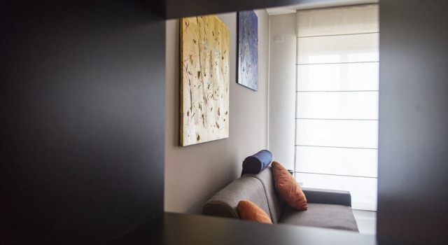 High Rise Studio Flat near Metro Stop, Book Hotel Lorenteggio Milan