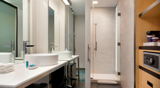 Четырёхместный номер Standard Aloft by Marriott Columbia Downtown