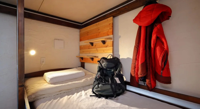 Кровать в общем номере (мужской номер) Sendai Guest House UMEBACHI