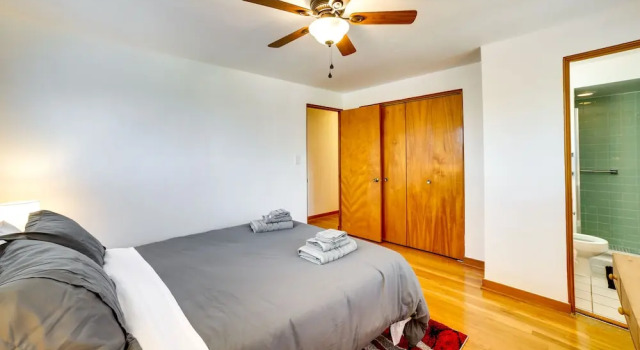 3 Mi to Downtown: Pittsburgh Home w/ Balcony!, Varaa Lomakoti Mökit kohteessa Pittsburgh, Mökki