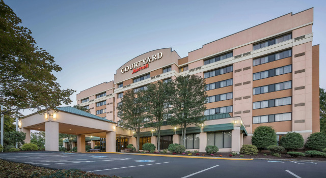 Courtyard Shelton, Rezerwuj Hotel Hotele w New England z basenem, Basen