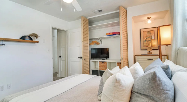 Redington Beach Coastal Retreat - Walk to Beach!