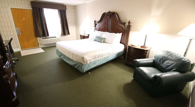 Двухместный номер Standard с видом на бассейн Baymont Inn and Suites by Wyndham Farmington, MO