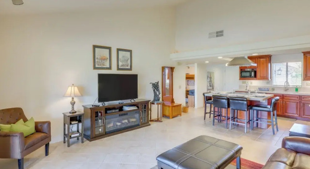 Spacious Condo w/ Mtn Views in Palm Desert!, Забронировать Апартаменты/квартира Отели Палм-Дезерт с парковкой, Парковка