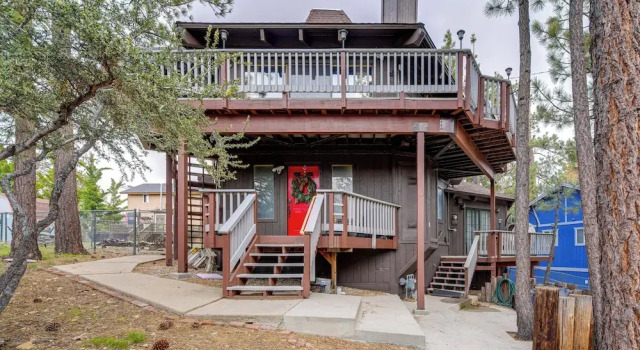 Коттедж Big Bear Cabin w/ Hot Tub < 3 Mi to Skiing!