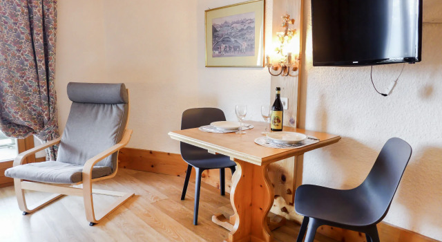 Le Bristol B36, Rezerwuj Hotel Hotele w Vaud z basenem, Basen