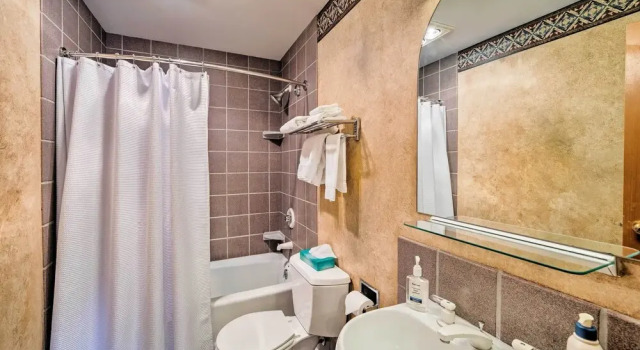 Апартаменты Big Sky Condo w/ Mountain Views, Hike, Ski & Fish!