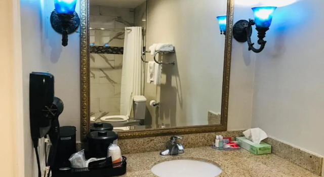 Четырёхместный номер Standard Summit Inn - Houston Medical Center - NRG Park