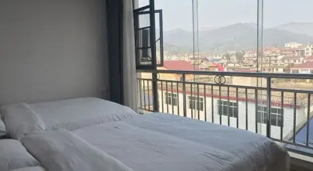 Люкс Yichun Xincirun Theme Hotel