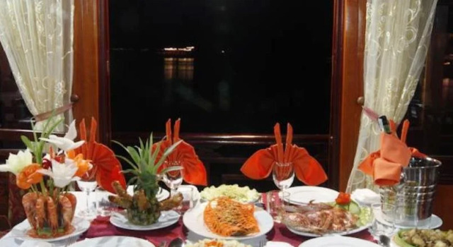 Seawind Charter Cruise Halong