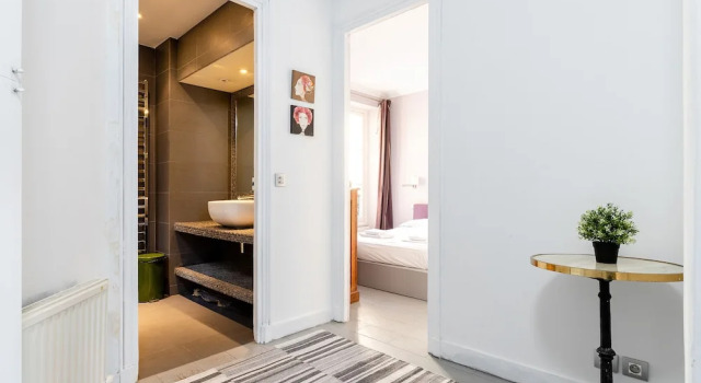 Eiffel Tower - Pont de l'Alma Apartment, Забронировать Апартаменты/квартира Отели Парижа с парковкой, рядом с Свято-Троицкий собор и Русский православный духовно-культурный центр, Парковка