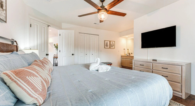 Апартаменты Sunroom, Fireplace: Lakefront Branson Condo