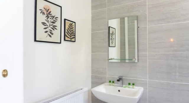 Апартаменты Bevington House - 3 Bedroom - Sleeps 8 - Parking