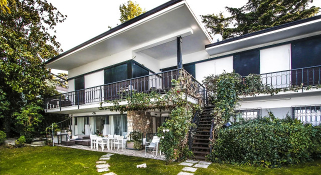 Villa Patrizia Lake View - Italian Homing, Забронировать Вилла Отели озера Гарды с парковкой, Парковка