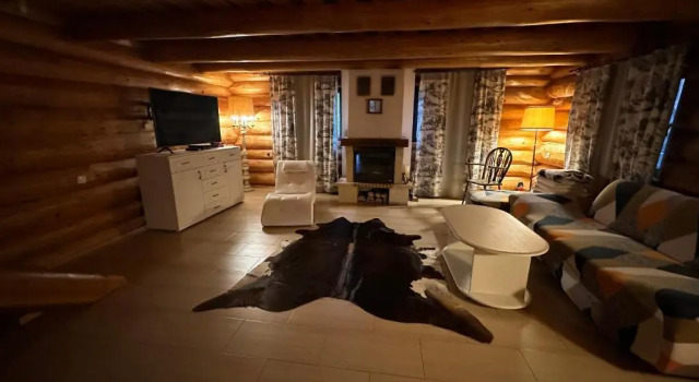 Wolf's House, Varaa Hotelli Gura Raului 