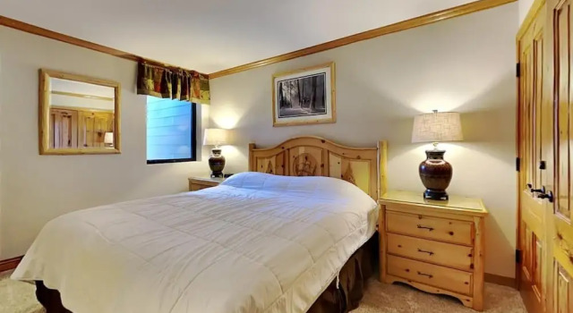 Beautiful 2 BR with 2 Full Lofts SLOPESIDE In Quiet Canyon Neighborhood! by RedAwning