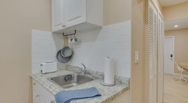 Апартаменты Refreshing Miami Apartment: 4 Mi to the Beach!