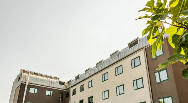 Smart Hotel Holiday