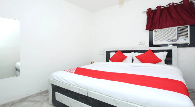 OYO 26738 Hotel Supreet