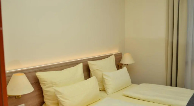 Hotel Zur Stadt Cassel, Забронировать Отель Нойкирхен земля Гессен
