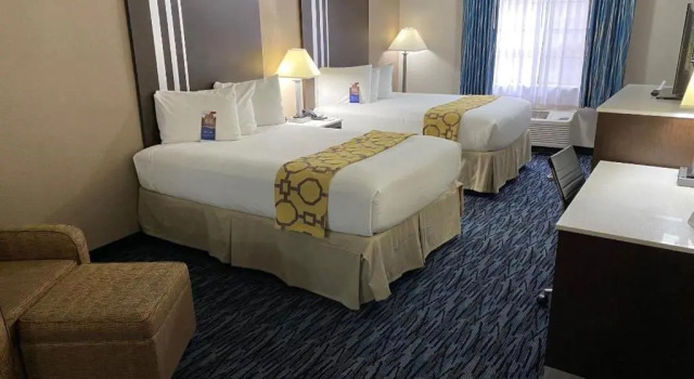 Четырёхместный номер Deluxe Baymont by Wyndham Port Arthur - Groves Area