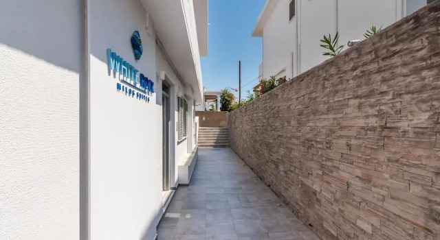 White Rock Milos Suites, Prenota Appartamento Hotel a Milo con parcheggio, Parcheggio