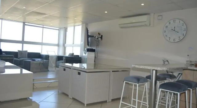Апартаменты Accommodation Front - Classy 4 Sleeper with Ocean Views