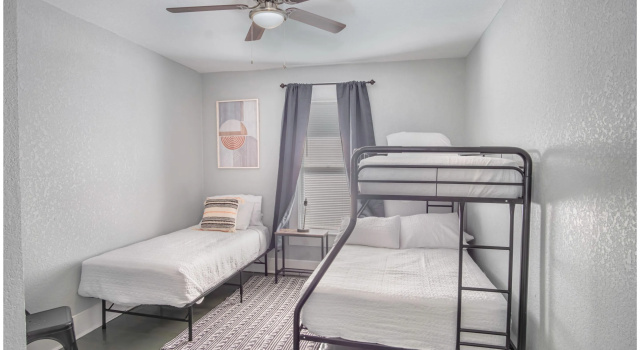 Wonderful 3 BR 2 BA Near Downtown, Book Feriehus Sommerhuse i Bexar County, Hytte