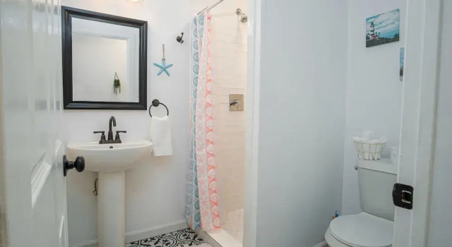 Коттедж с 4 комнатами Charming 4BR2BA Only 5 mins Downtown Riverwalk