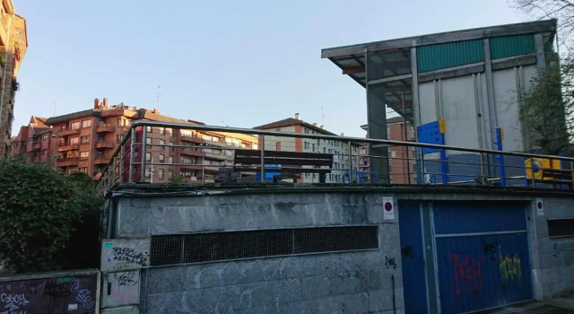 Piso Rio Nervión 15 Minutos Bilbao, Rezerwuj Hotel Hotele w Baskonia z parkingiem, Parking