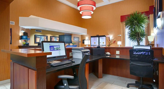 Quality Inn & Suites, Book Hotel Fresno California