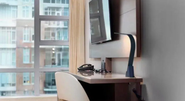 Четырёхместный номер Standard с видом на город Victoria Marriott Inner Harbour