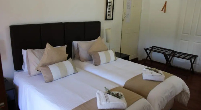 Cango Caves Estate, Boek Hotel Hotels in De Hoop met zwembad, Zwembad