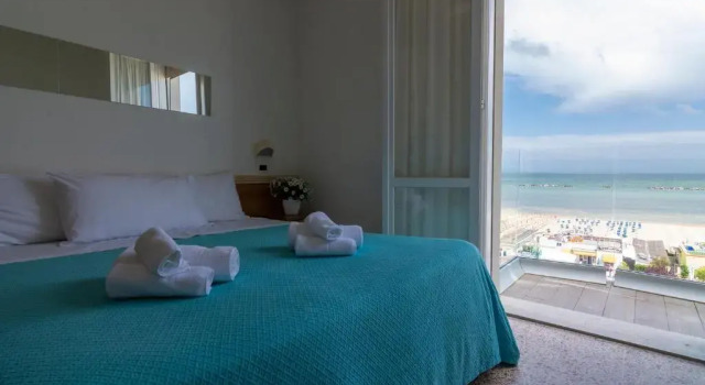Трёхместный номер Standard с балконом и с видом на море Hotel Atlas