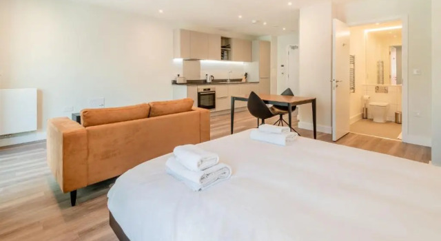 Студия Standard Spacious and Bright Apartments in Brentford