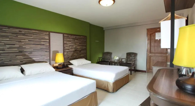 Трёхместный номер Deluxe Rambuttri Village Plaza