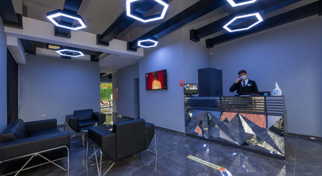 Fly And Stay Airport Hotel