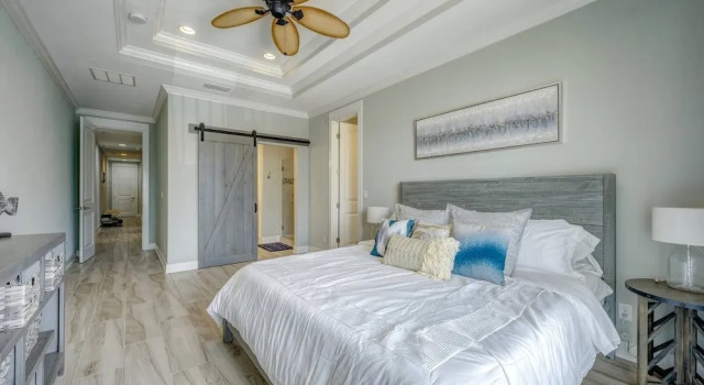 Sun-splashed Luxe Townhome - Walk to the Sand