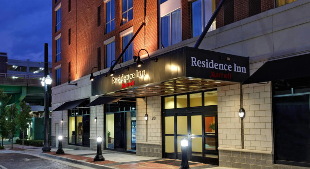 Кровать в общем номере Residence Inn Little Rock Downtown