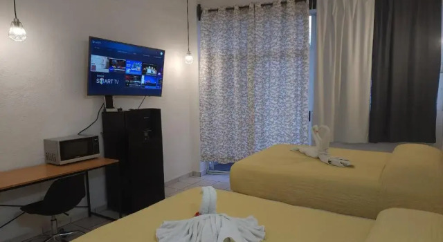 Lovely studio apartment with balcony AC & wi-fi, minutes from downtown!, Забронировать Апартаменты/квартира Сиуатанехо Ixtapa-Zihuatanejo