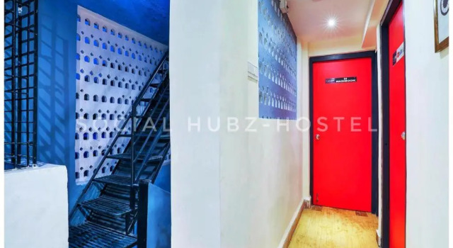 Кровать в общем номере (женский номер) The Hubz Hostel