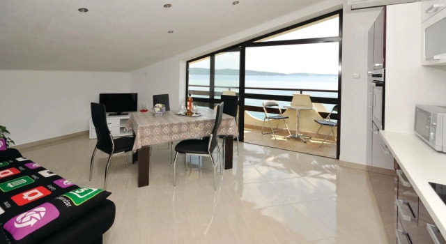 Awesome Home in Kastel Kambelovac With Wifi and 2 Bedrooms, Rezerwuj Apartament Hotele w Split-Dalmatia County z parkingiem, Parking