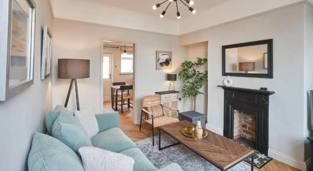 Host Stay The Railman s House
